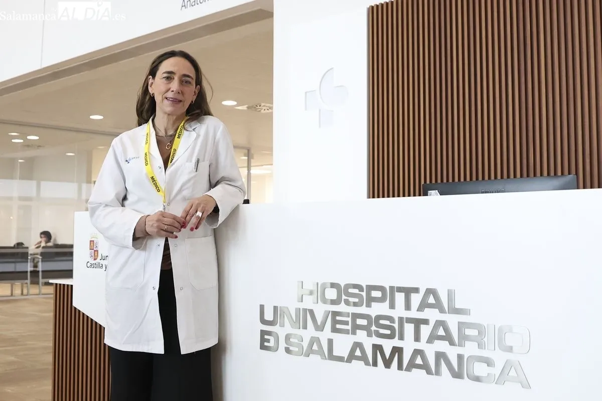 La directora gerente del CAUSA, Carmen Rodríguez Pajares, en el Hospital de Salamanca | FOTOS: David Sañudo 