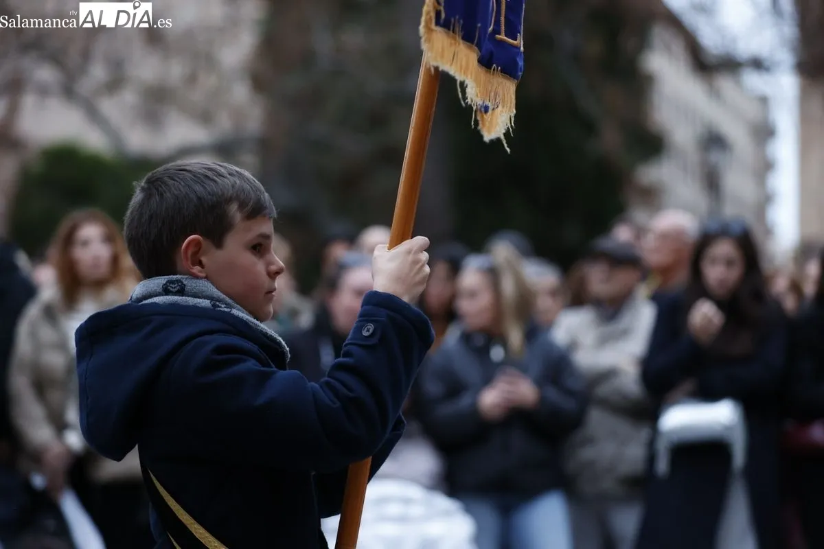Ferviente e ilusionante procesión de la Seráfica Hermandad por el centro de Salamanca | FOTOS: David Sañudo 