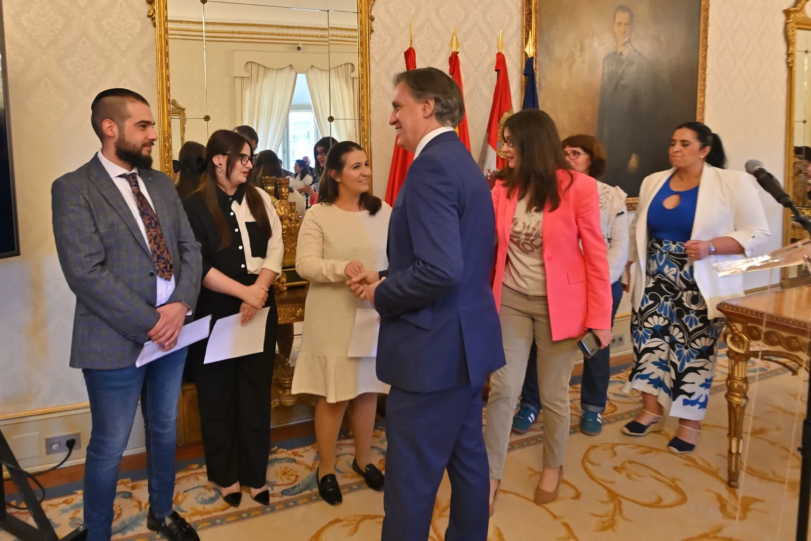 Foto 2 - El pueblo gitano de Salamanca celebra en el Ayuntamiento su d&iacute;a internacional
