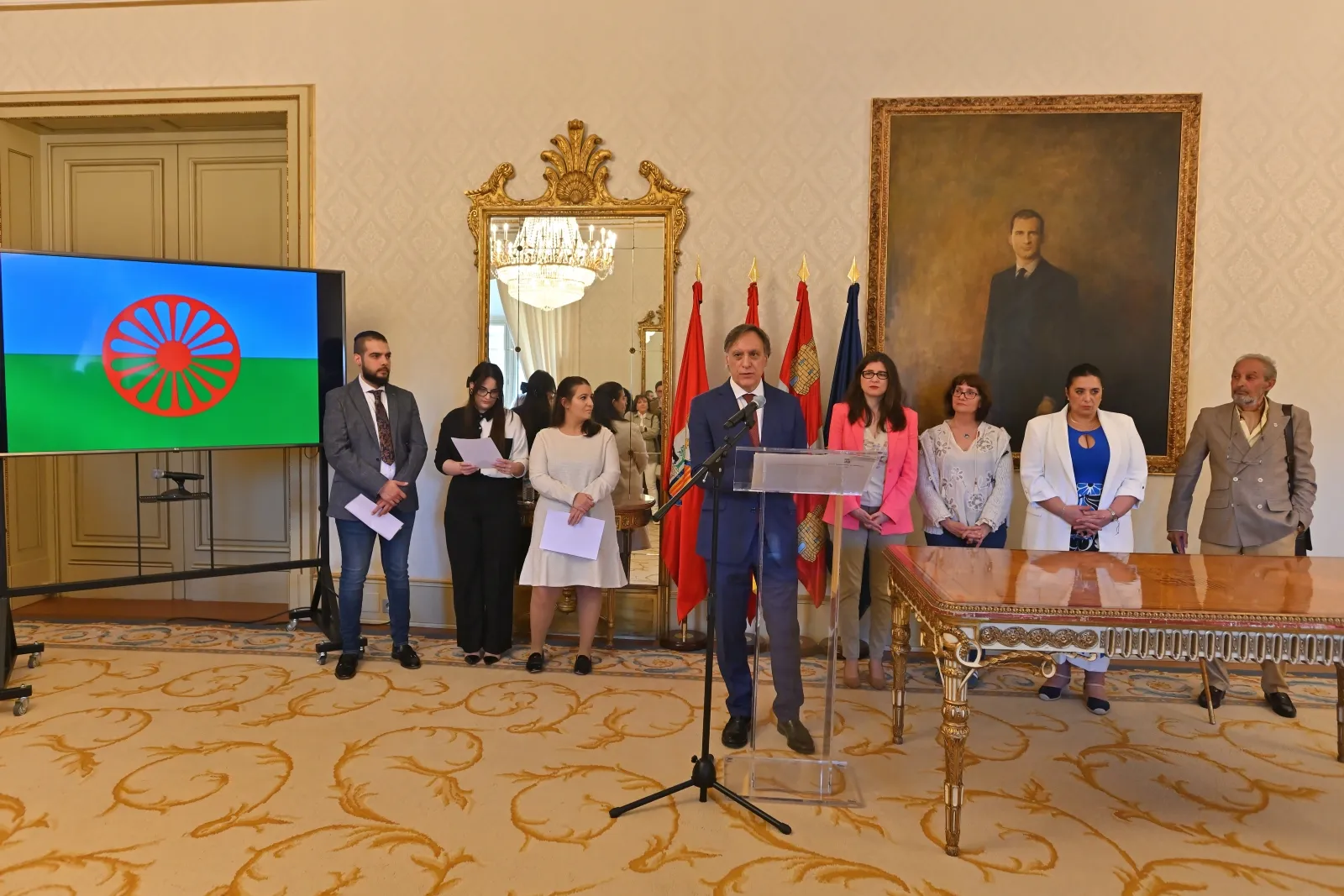 Foto 4 - El pueblo gitano de Salamanca celebra en el Ayuntamiento su d&iacute;a internacional