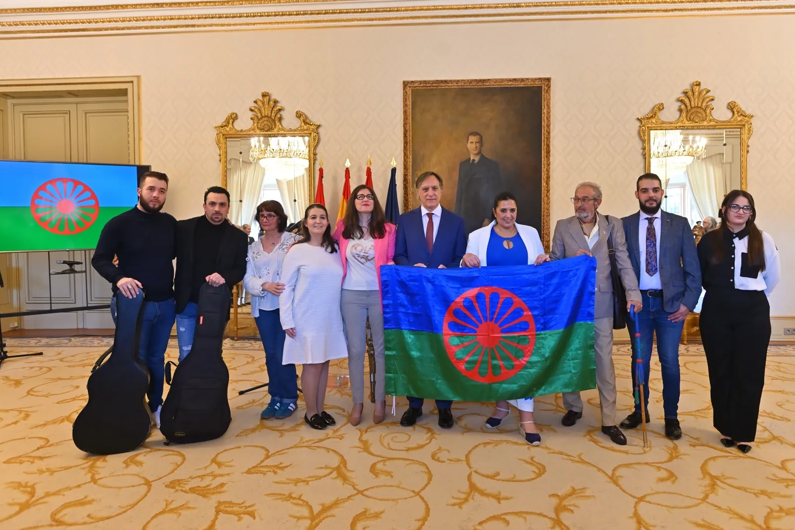 Foto 7 - El pueblo gitano de Salamanca celebra en el Ayuntamiento su d&iacute;a internacional