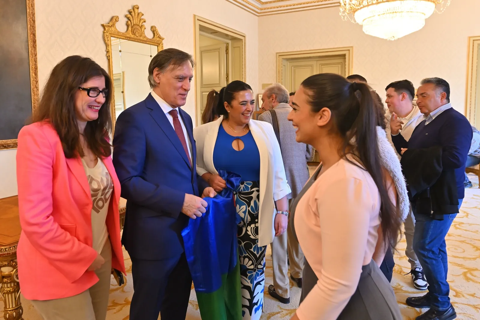 Foto 8 - El pueblo gitano de Salamanca celebra en el Ayuntamiento su d&iacute;a internacional
