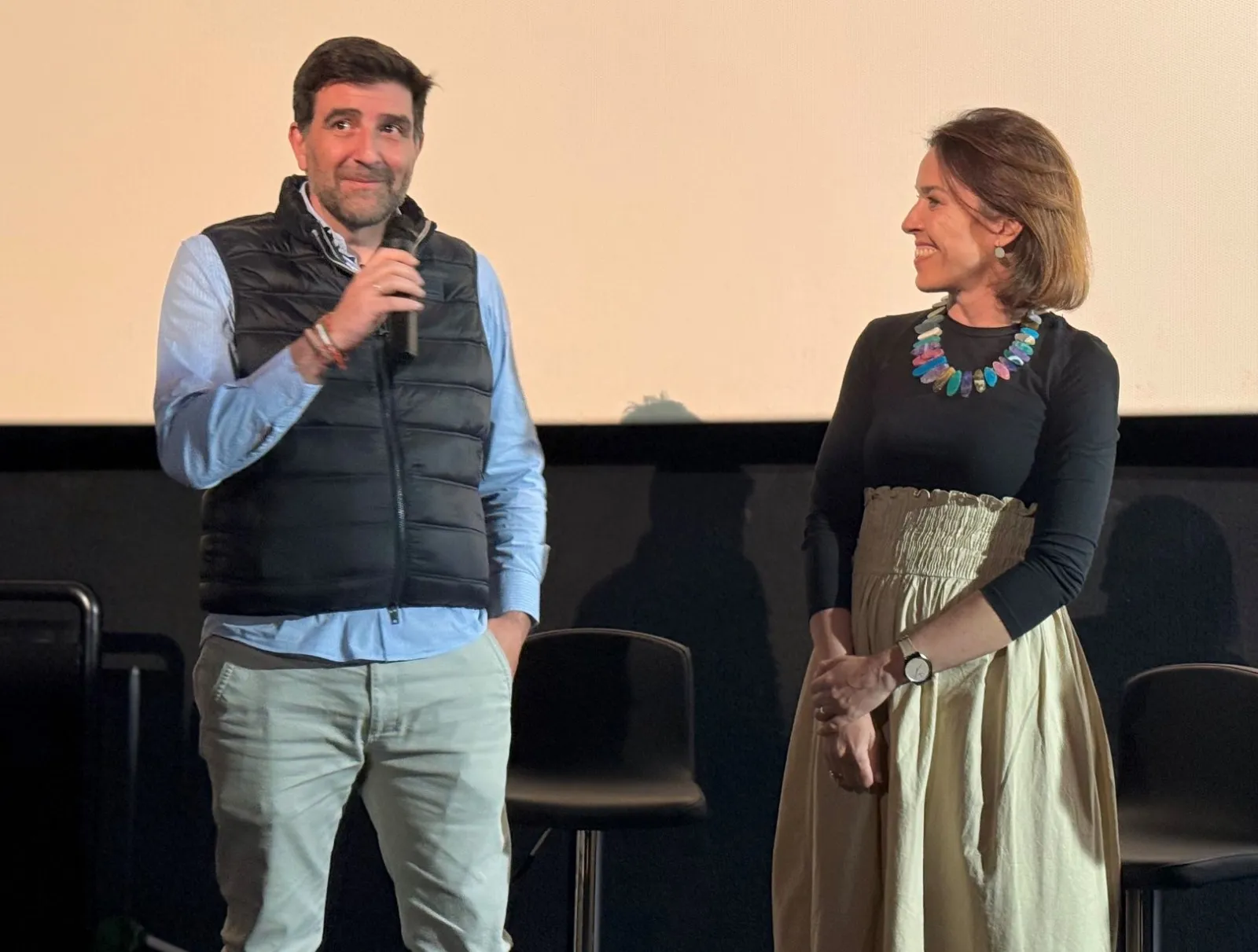 El Tormes ha acogido la proyección de un documental 'La vida en una gota', sobre la importancia del cribado neonatal