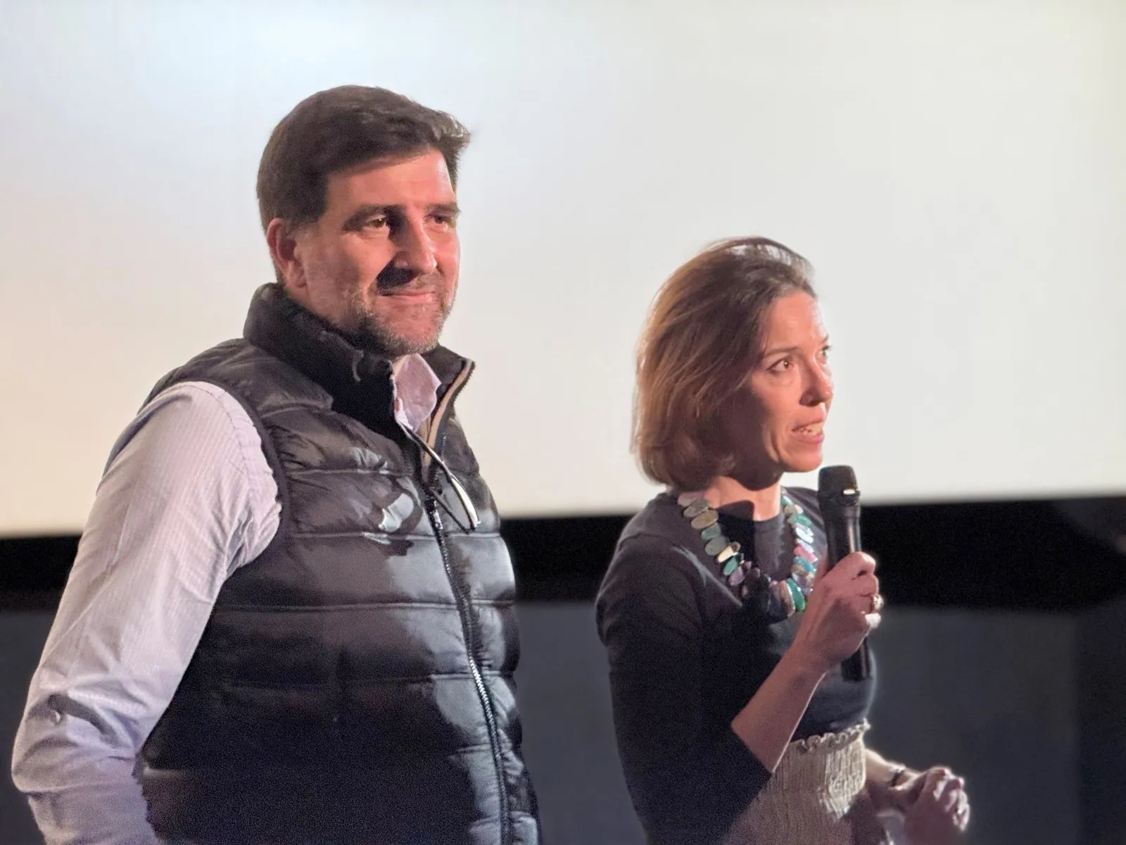 El Tormes ha acogido la proyección de un documental 'La vida en una gota', sobre la importancia del cribado neonatal
