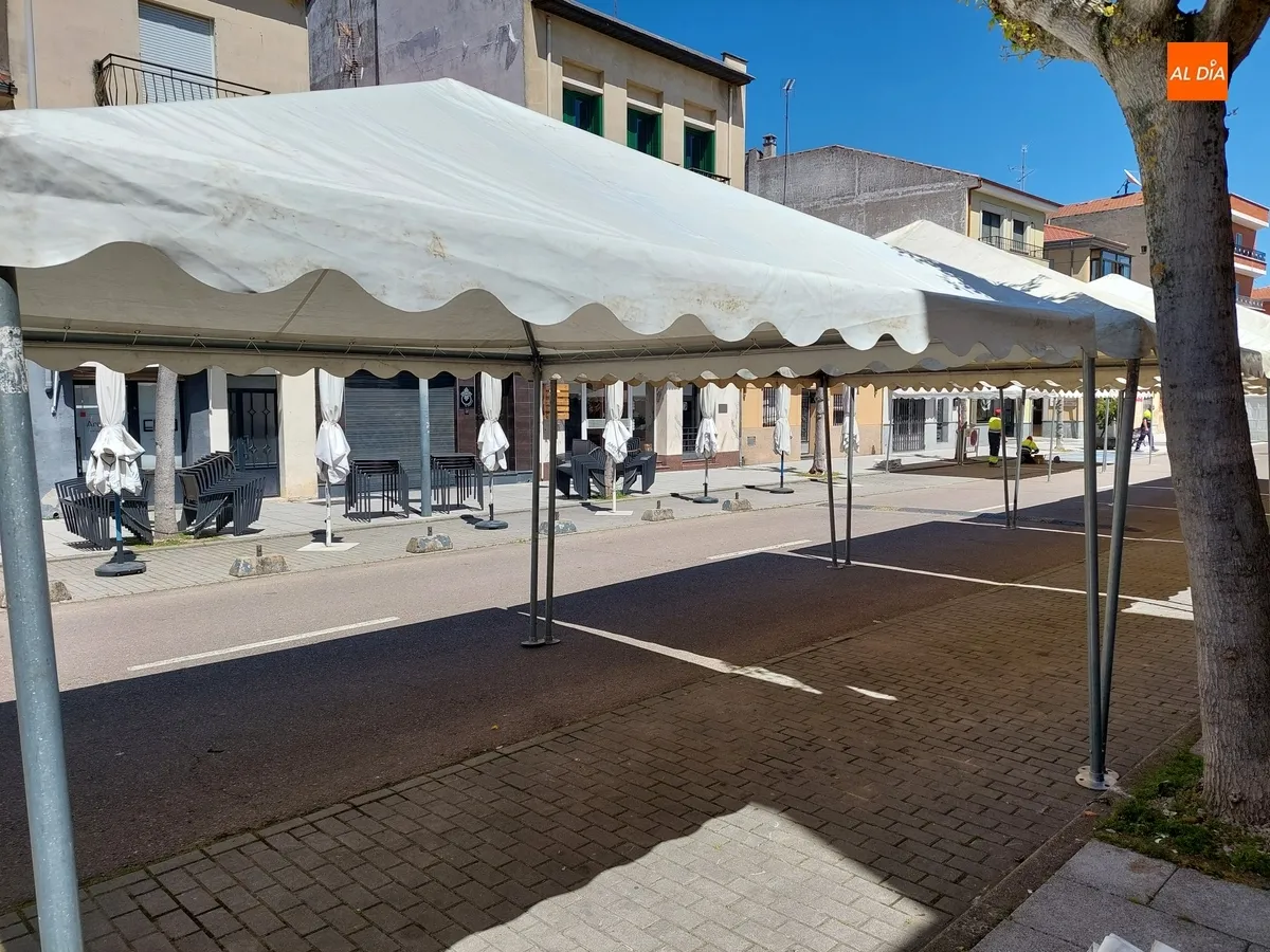 Foto 3 - Cortada al tr&aacute;fico de veh&iacute;culos la calle Lorenza Iglesias con motivo de la Feria del Libro