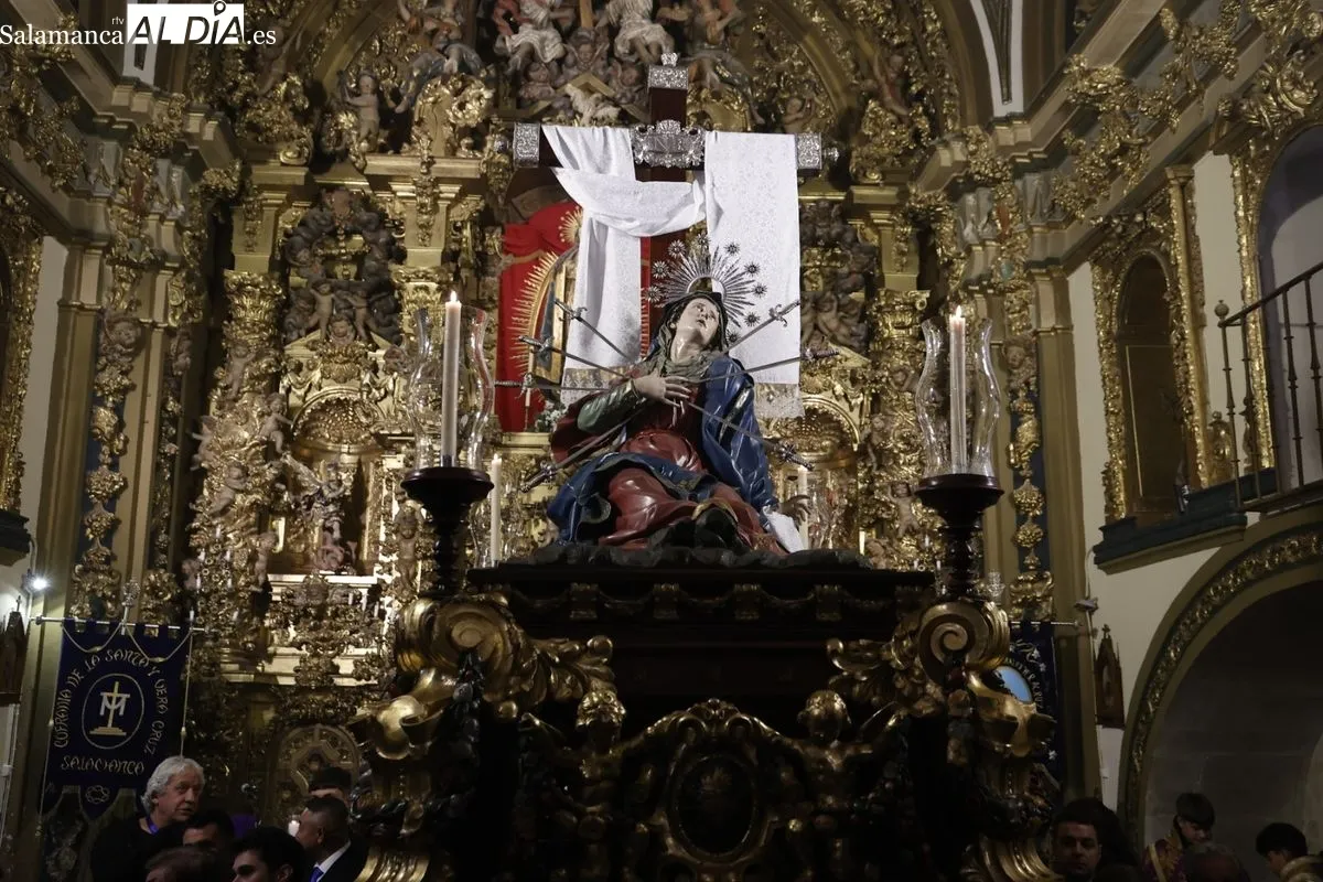 La lluvia impide que la Santísima Virgen de los Dolores salga en procesión por Salamanca | FOTOS: David Sañudo 