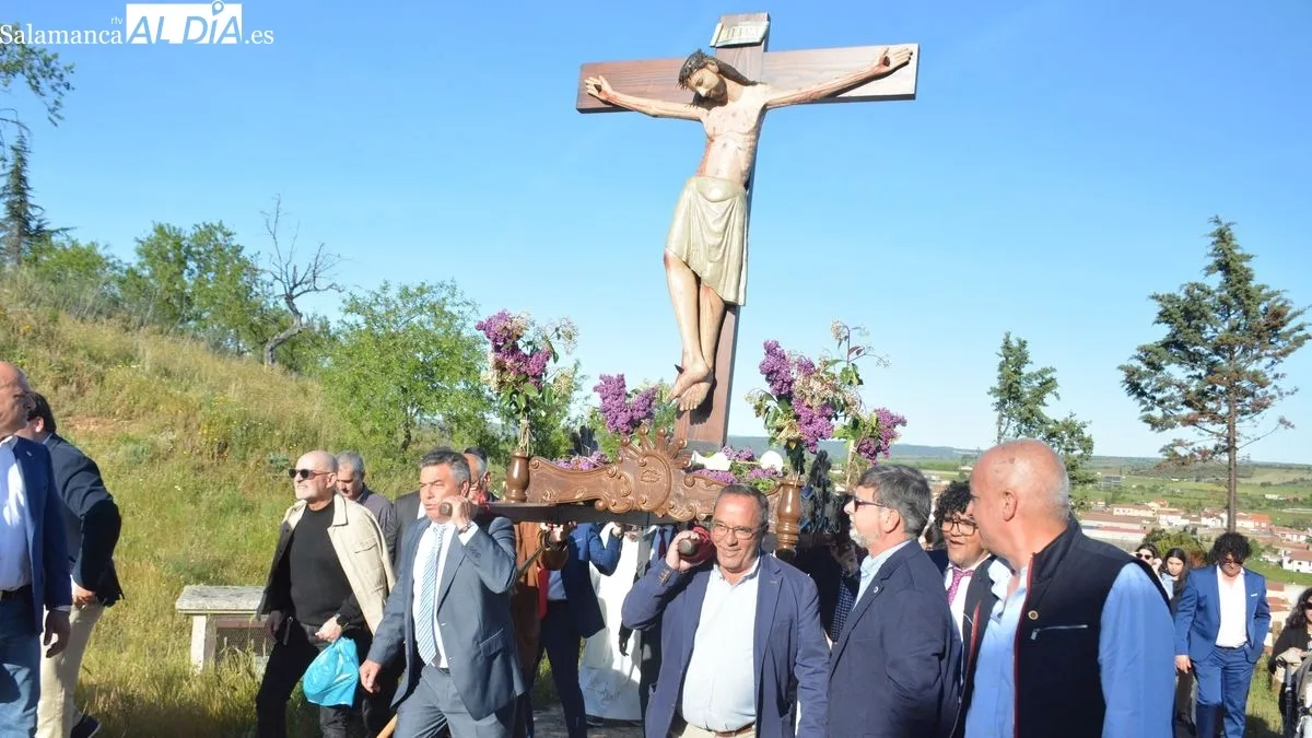 Foto 7 - Los vecinos de Hinojosa de Duero arropan a la Cofrad&iacute;a en la celebraci&oacute;n de la fiesta del Cristo de la Misericordia
