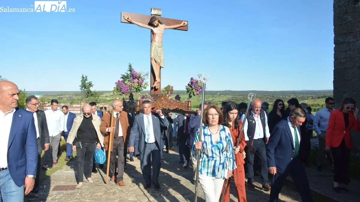 Foto 6 - Los vecinos de Hinojosa de Duero arropan a la Cofrad&iacute;a en la celebraci&oacute;n de la fiesta del Cristo de la Misericordia