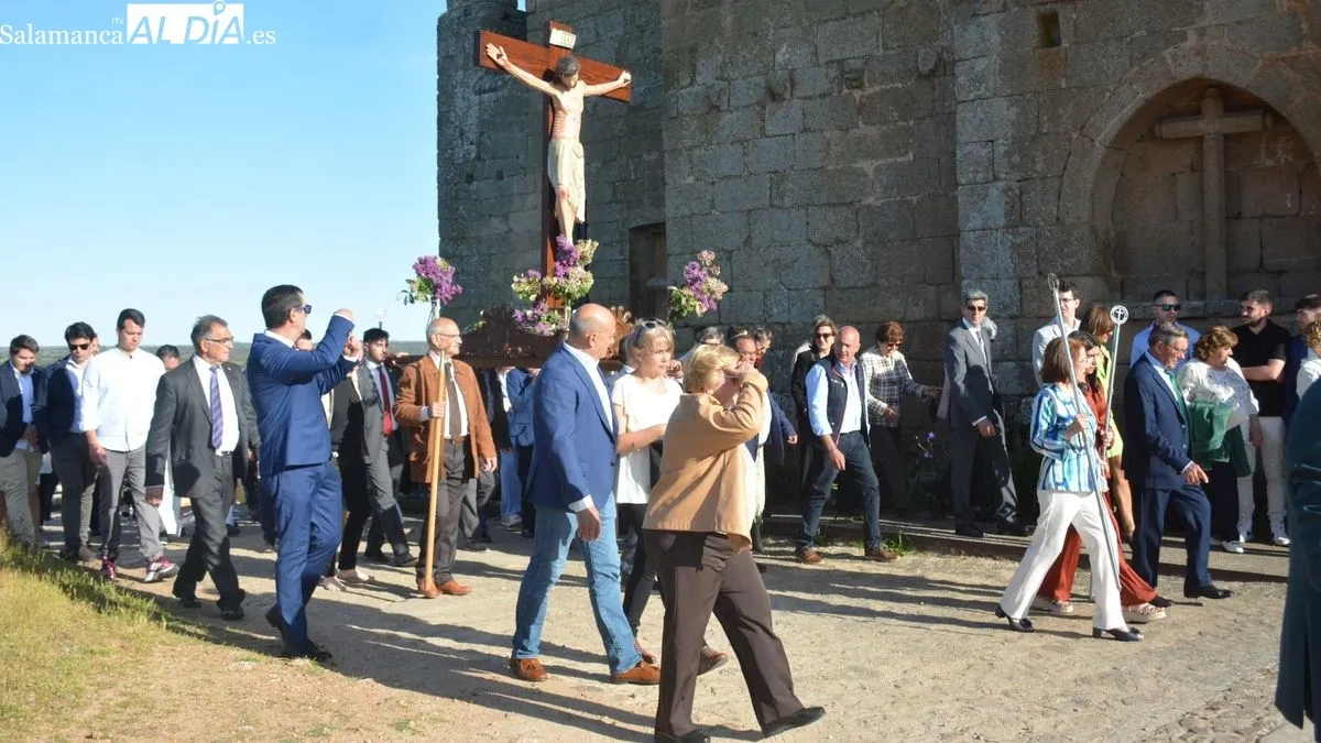 Foto 5 - Los vecinos de Hinojosa de Duero arropan a la Cofrad&iacute;a en la celebraci&oacute;n de la fiesta del Cristo de la Misericordia
