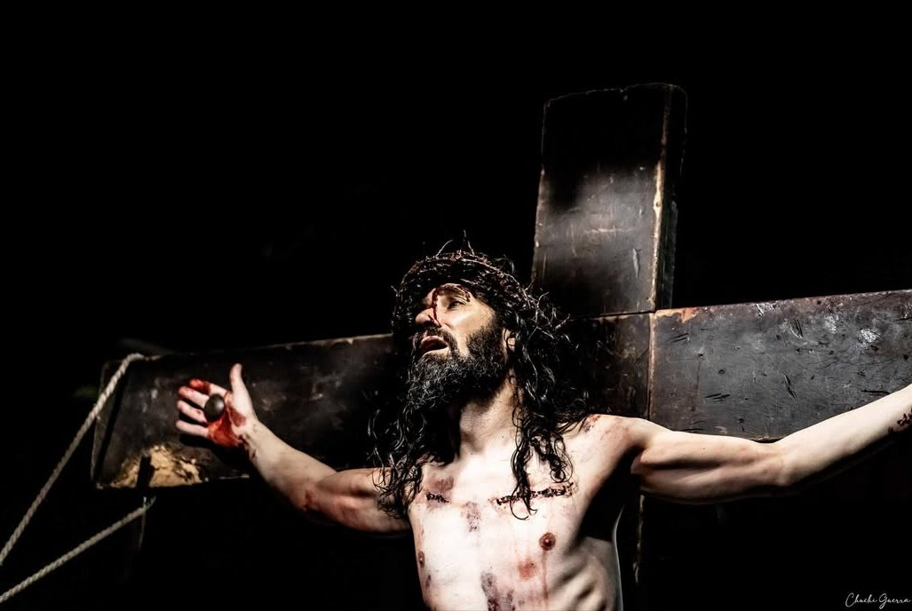 Más de 3.000 personas presencian la ‘Pasión’ de Corsario con Sergio Cardoso como Jesucristo