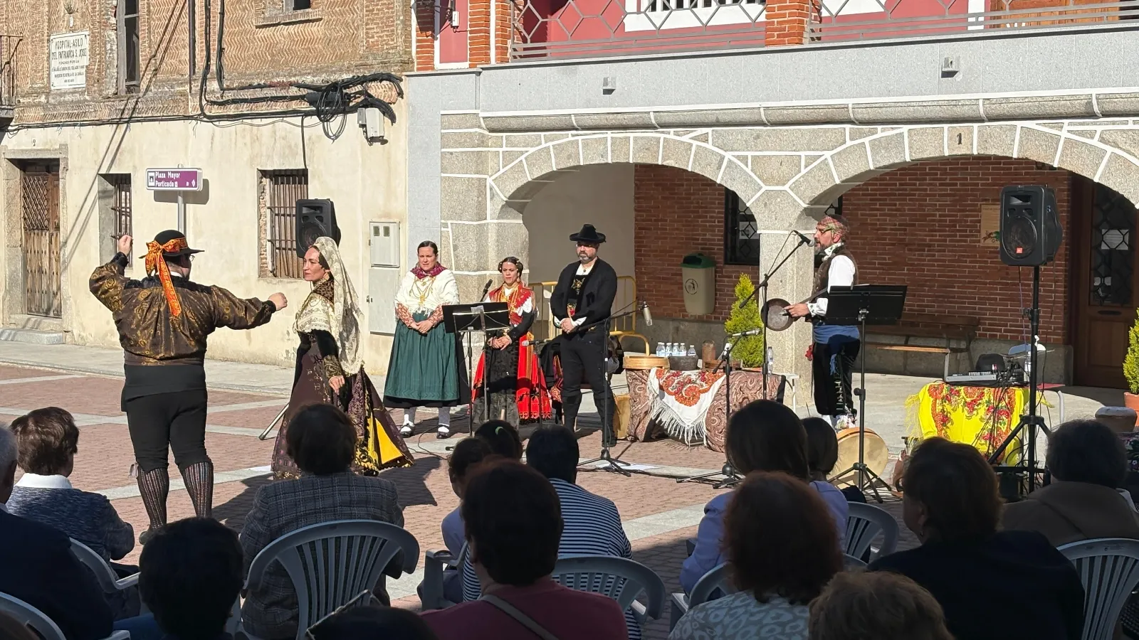 Foto 5 - Palmas y disfrute a ritmo de jotas en Santiago de la Puebla