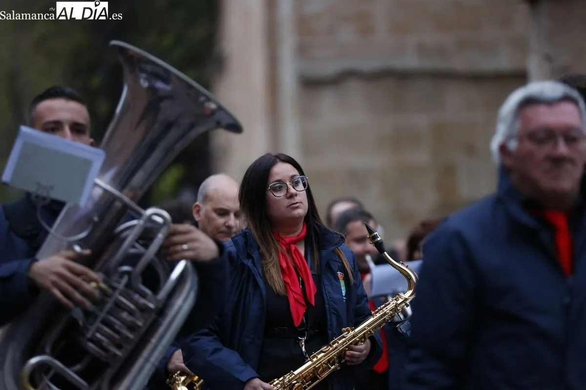 Ferviente e ilusionante procesión de la Seráfica Hermandad por el centro de Salamanca | FOTOS: David Sañudo 