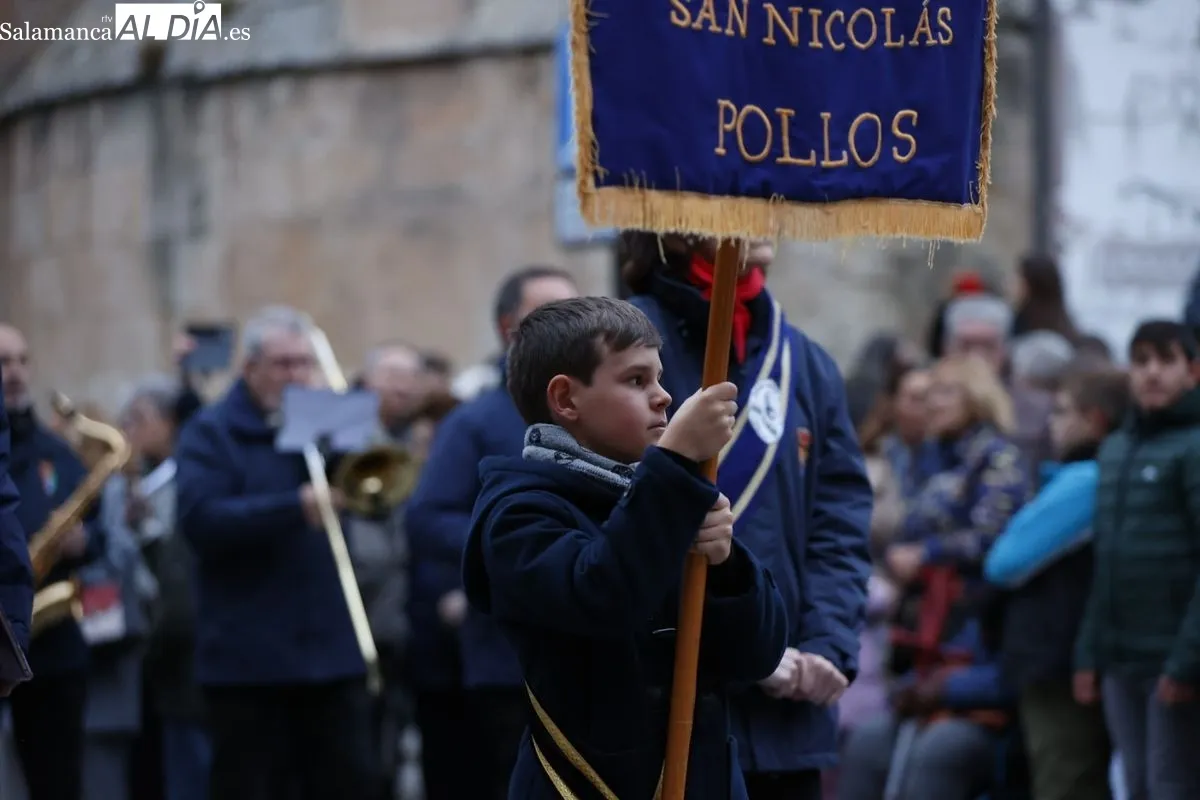 Ferviente e ilusionante procesión de la Seráfica Hermandad por el centro de Salamanca | FOTOS: David Sañudo 