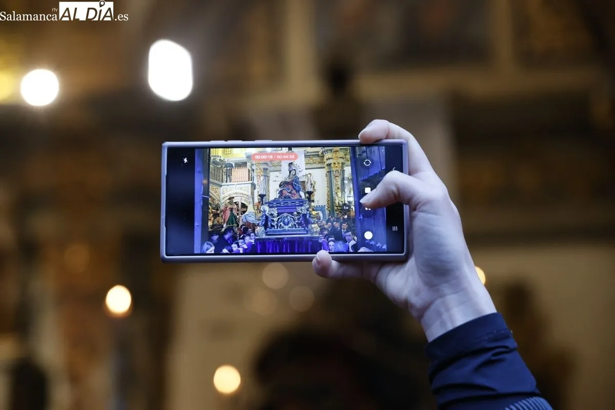 La lluvia impide que la Santísima Virgen de los Dolores salga en procesión por Salamanca | FOTOS: David Sañudo 