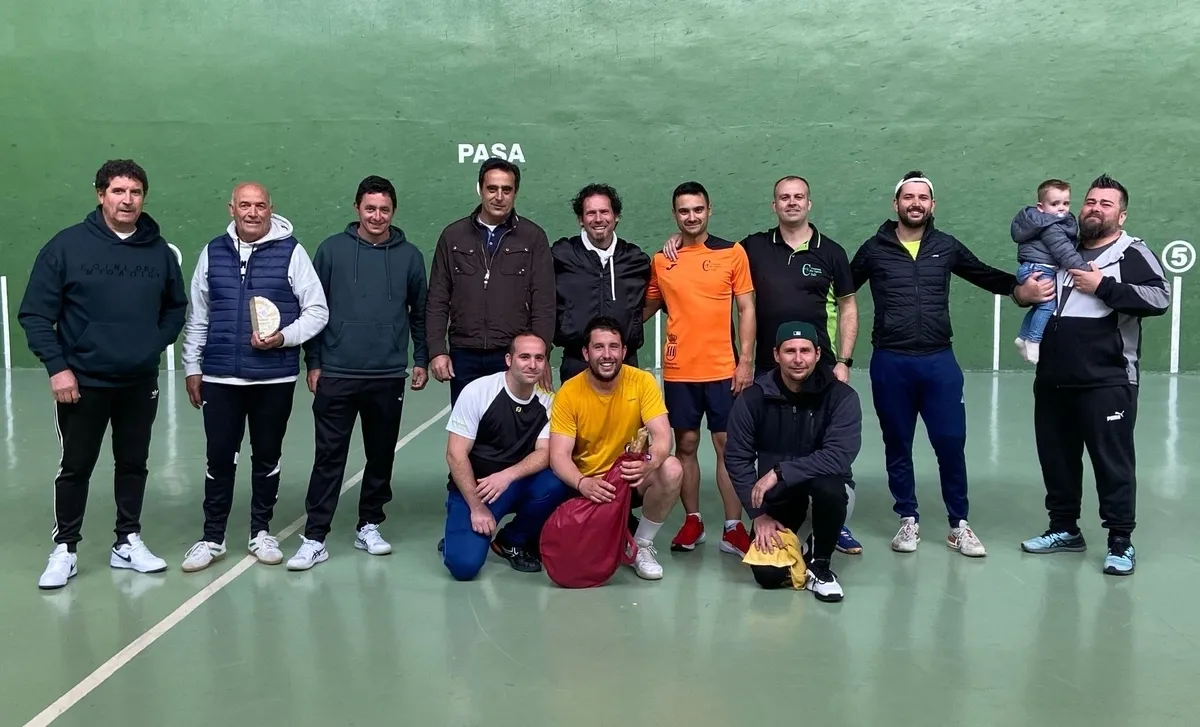 Foto 9 - Pablo Sevillano y &Oacute;scar Moro se imponen en la fase local del Trofeo Diputaci&oacute;n de Frontenis