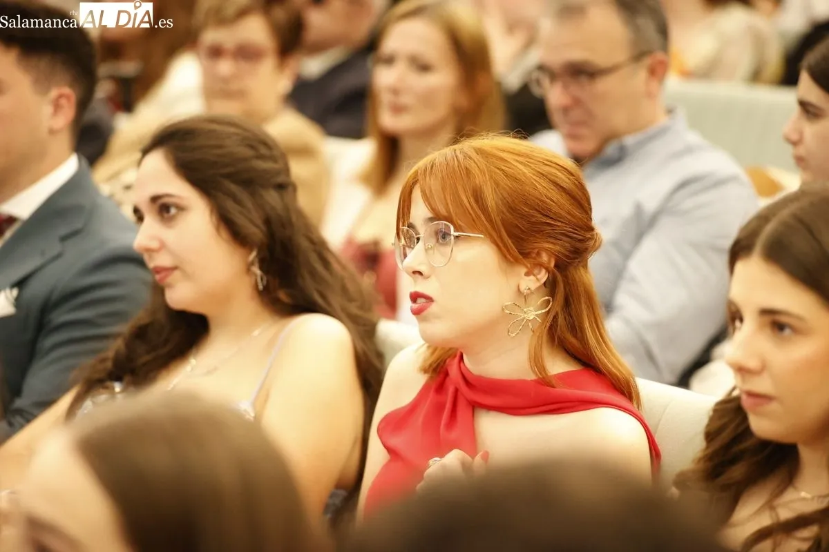 Emoción en la graduación del Grado en Ingeniería Química de la Universidad de Salamanca | FOTOS: David Sañudo