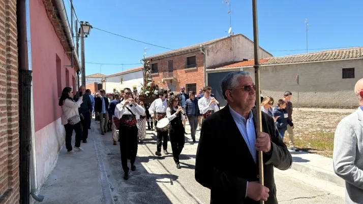 Foto 5 - Santiago de la Puebla arropa en las calles a San Jorge en su d&iacute;a grande
