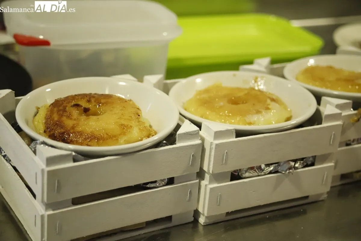 Concurso de Torrijas de Salamanca con 22 establecimientos participantes que mostraron sus propuestas en el Centro de Innovación Gastronómica de la Cámara de Comercio. Foto de Ángel Puma