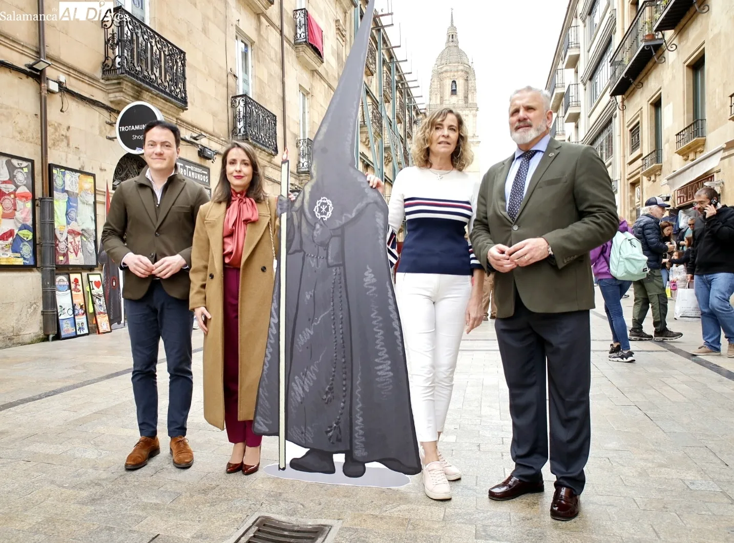 Foto 3 - V&Iacute;DEO | Estos son los nuevos cofrades que puedes ver en la R&uacute;a de Salamanca 