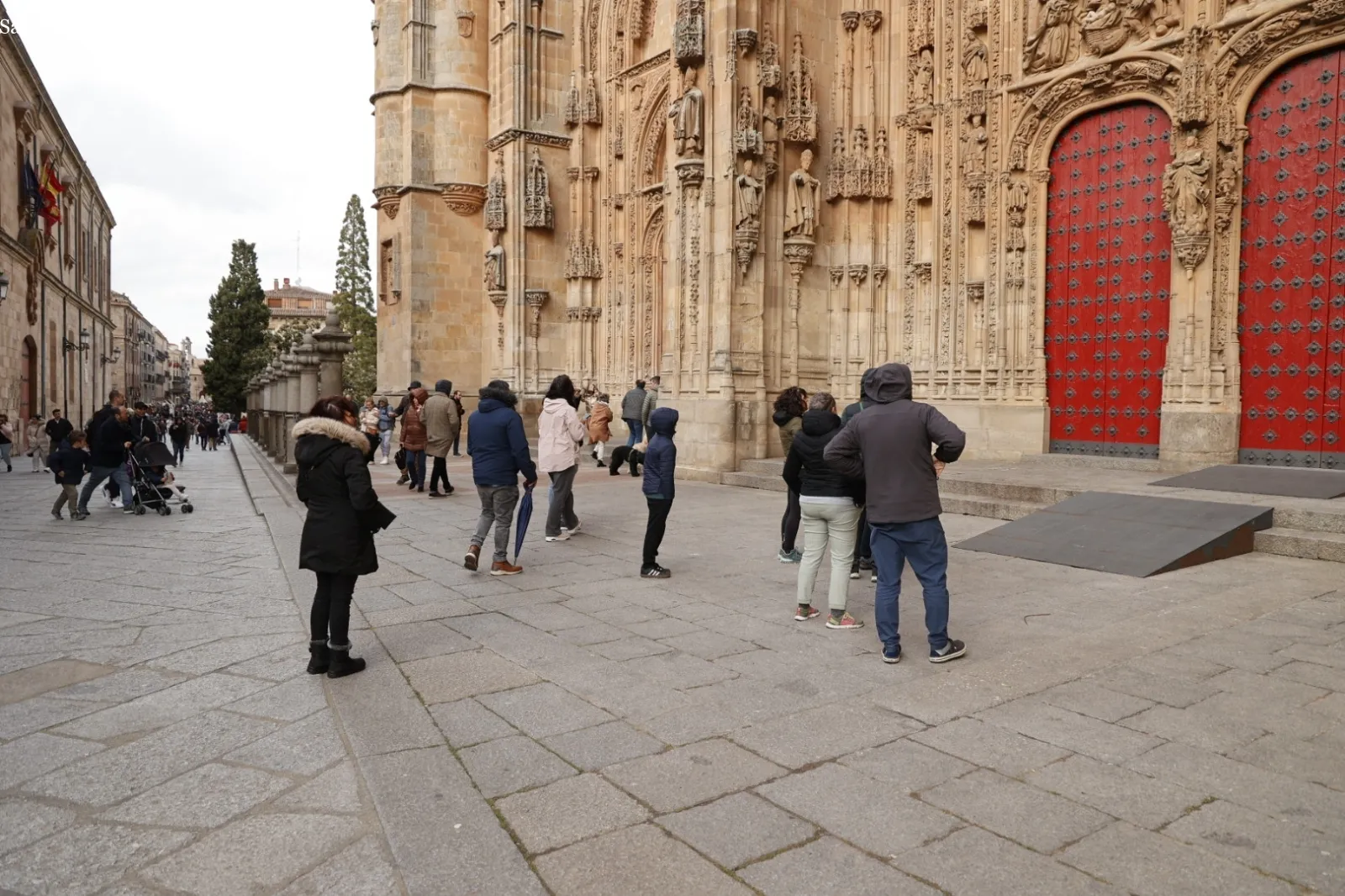 Ambiente en el centro de Salamanca el Sábado Santo | Fotos: David Sañudo