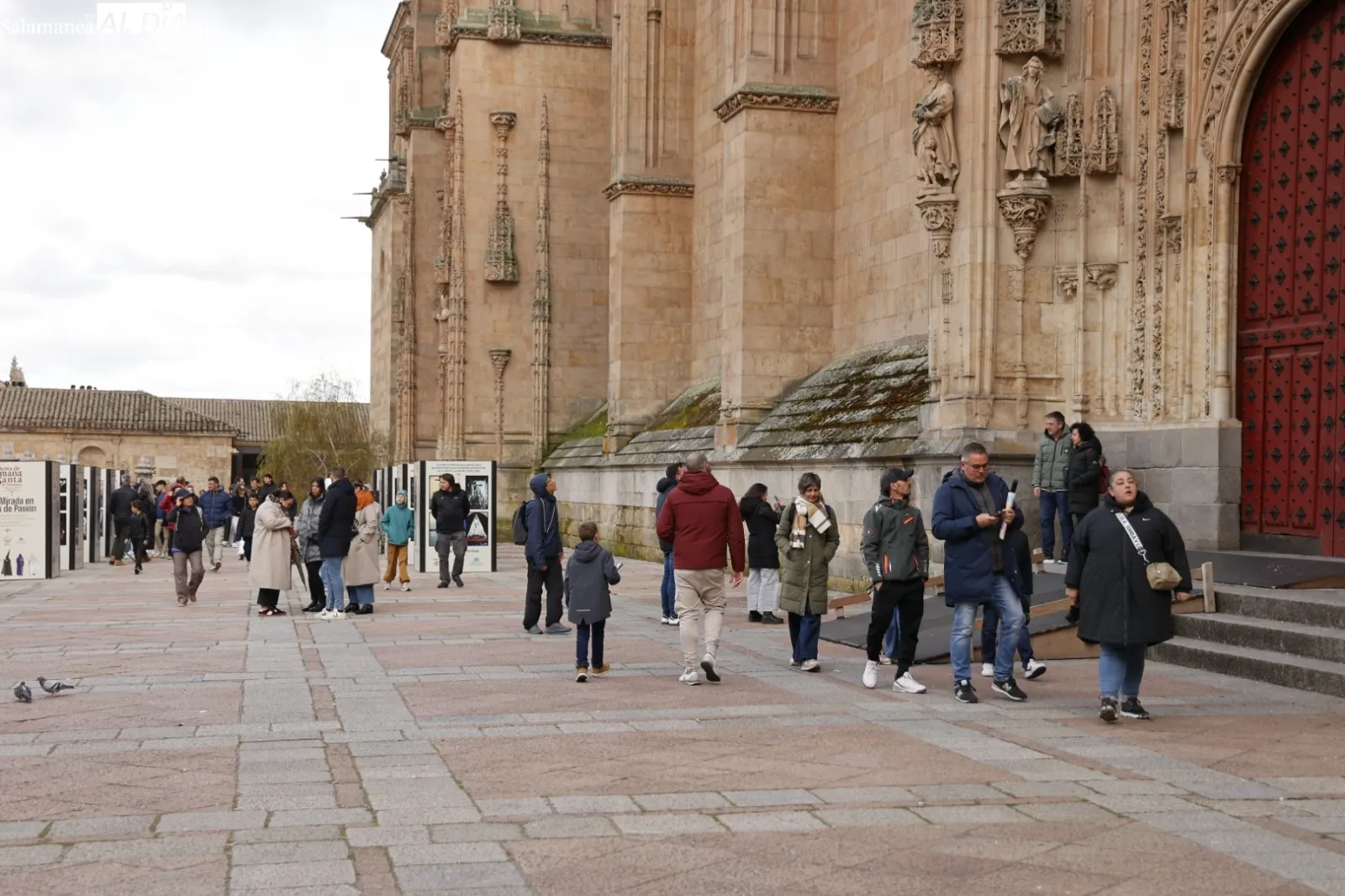 Ambiente en el centro de Salamanca el Sábado Santo | Fotos: David Sañudo