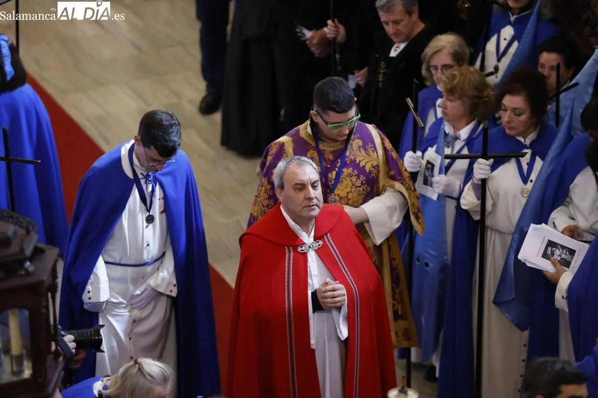 Acto del Descendimiento en el interior de la Iglesia de la Vera Cruz