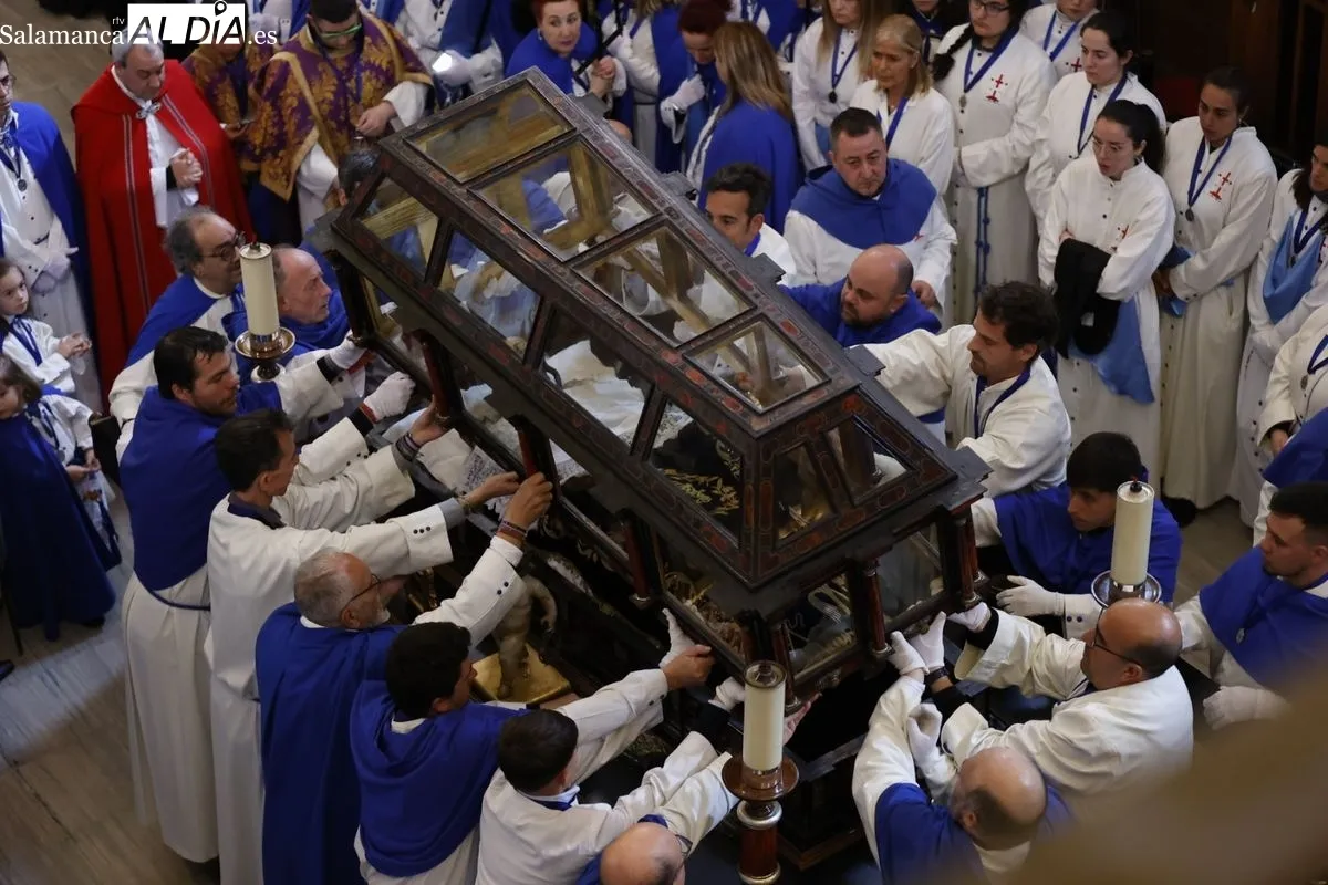 Acto del Descendimiento en el interior de la Iglesia de la Vera Cruz