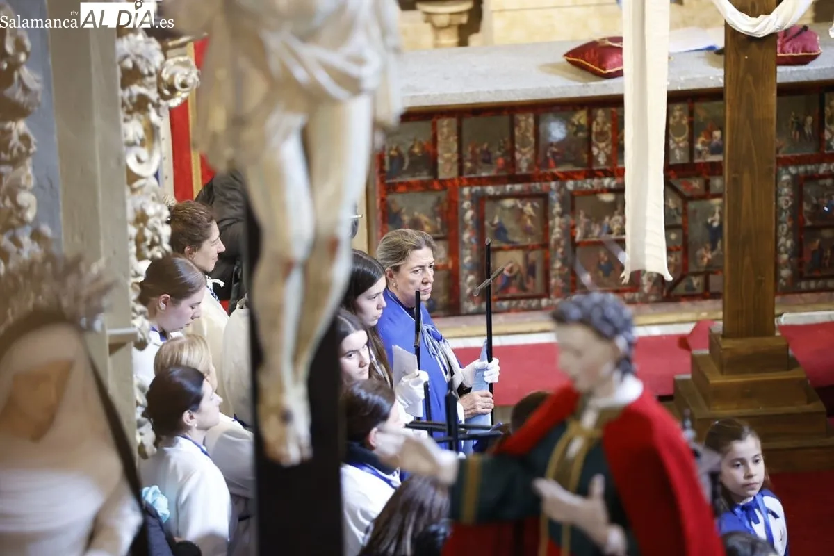 Acto del Descendimiento en el interior de la Iglesia de la Vera Cruz