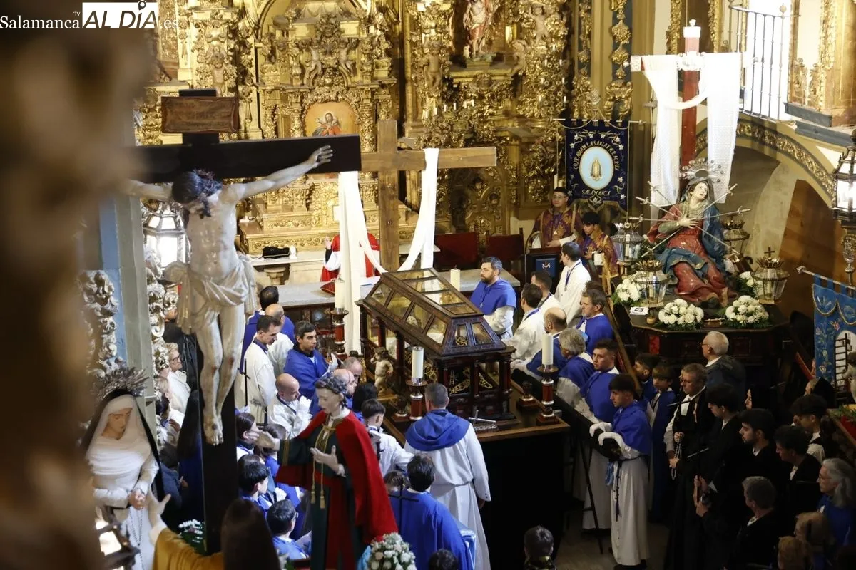 Acto del Descendimiento en el interior de la Iglesia de la Vera Cruz