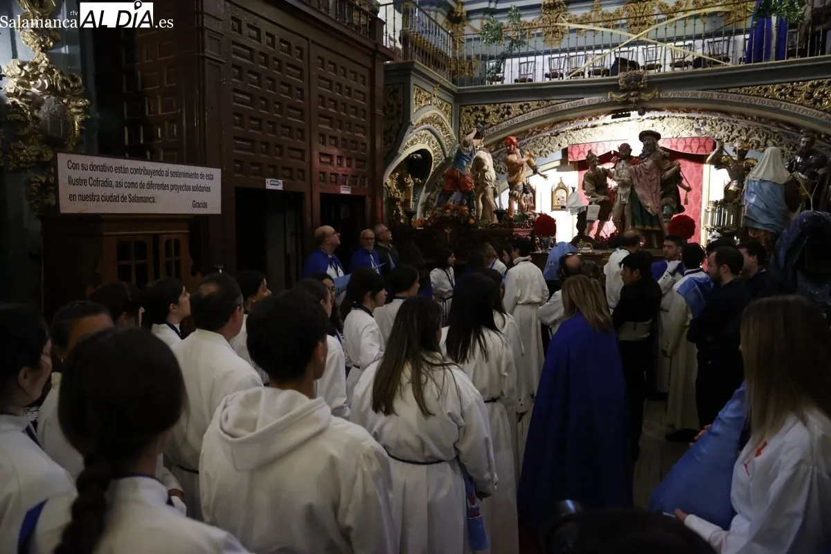 Acto del Descendimiento en el interior de la Iglesia de la Vera Cruz