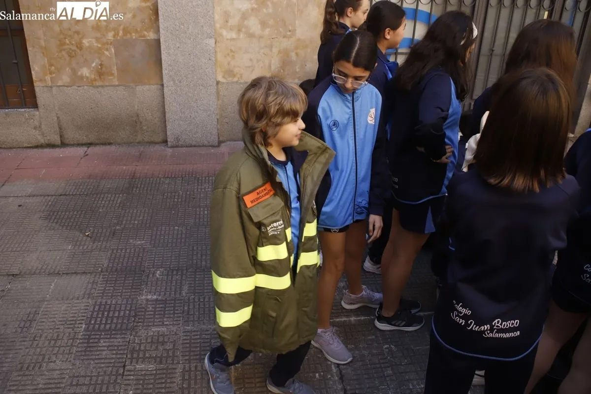 Agentes medioambientales conciencian a escolares del San Juan Bosco sobre prevención de incendios. Foto de Ángel Puma