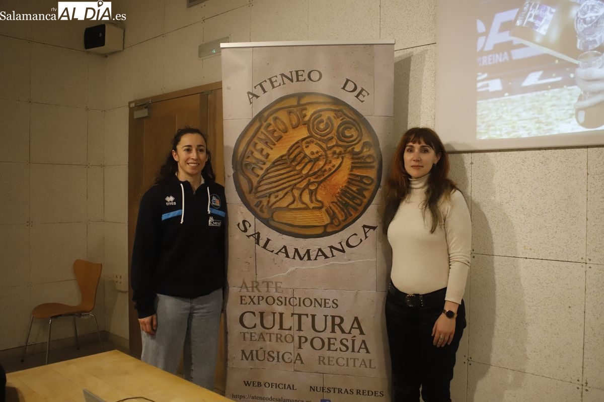 Silvia Domínguez, de Avenida, en el Ateneo de Salamanca
