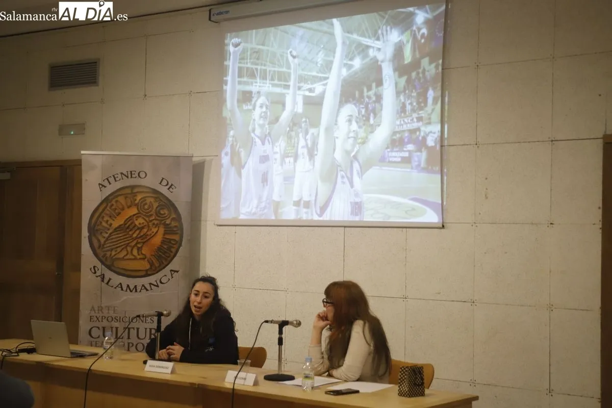 Silvia Domínguez, en el acto organizado por el Ateneo de Salamanca, 'CB Avenida. Tiempo muerto'. Foto: Ángel Puma