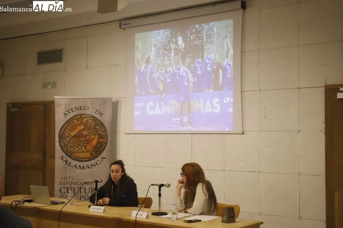 Silvia Domínguez, en el acto organizado por el Ateneo de Salamanca, 'CB Avenida. Tiempo muerto'. Foto: Ángel Puma