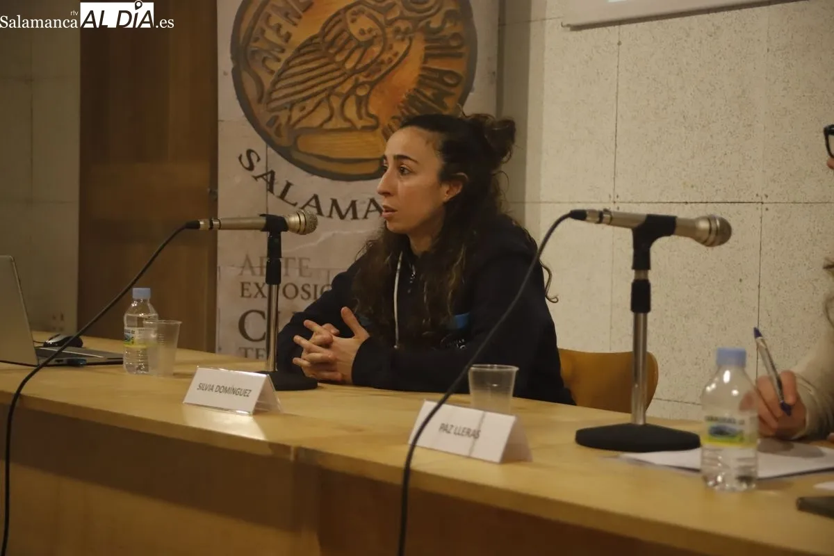 Silvia Domínguez, en el acto organizado por el Ateneo de Salamanca, 'CB Avenida. Tiempo muerto'. Foto: Ángel Puma