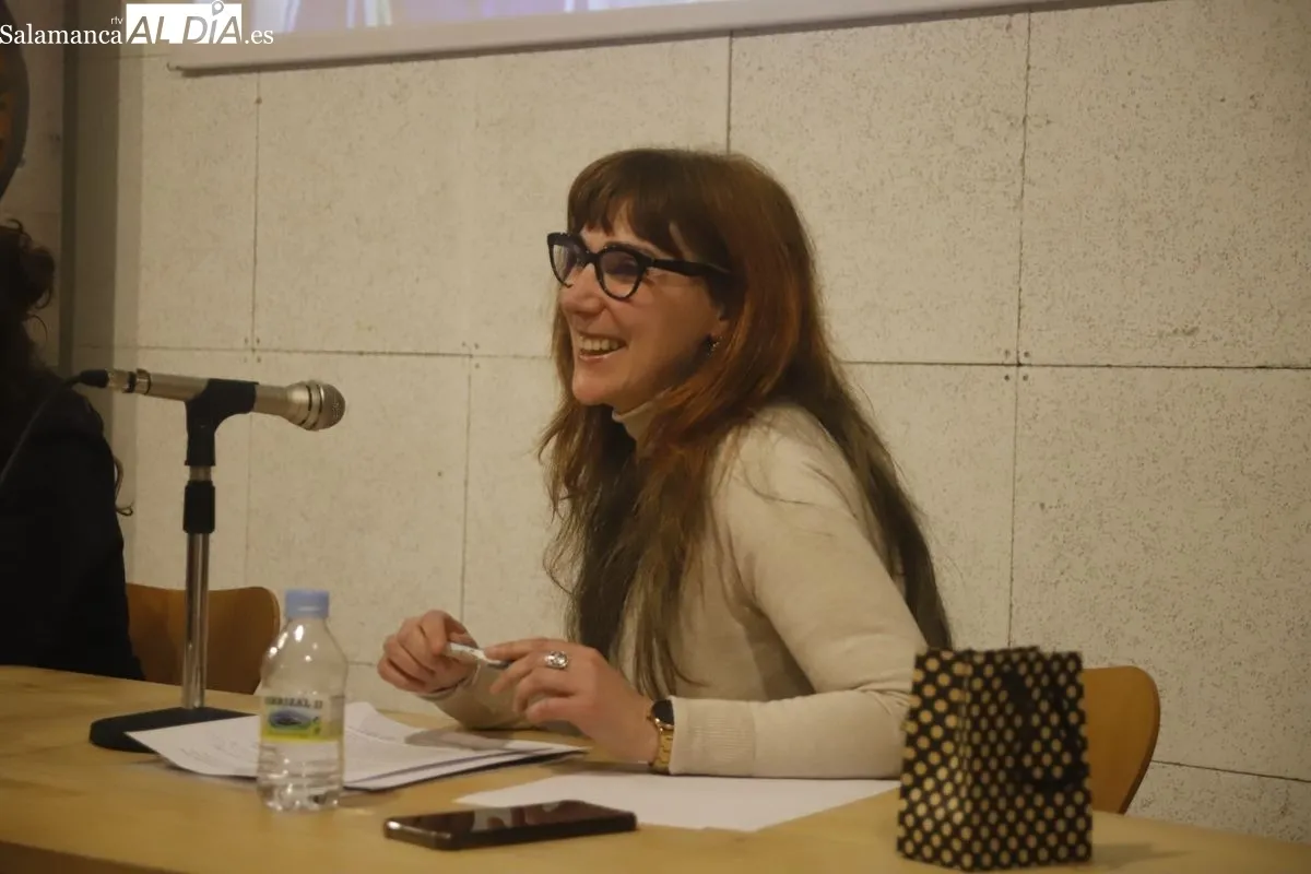 Silvia Domínguez, en el acto organizado por el Ateneo de Salamanca, 'CB Avenida. Tiempo muerto'. Foto: Ángel Puma
