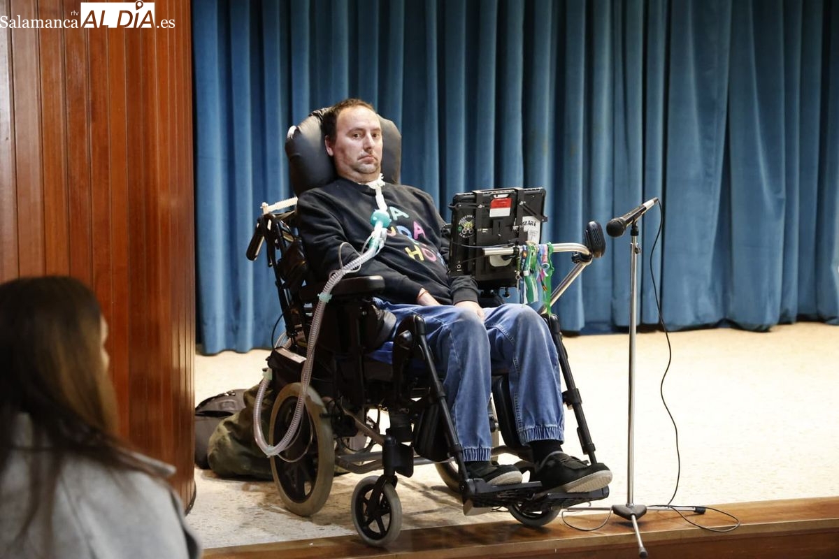 Charla de José Luis Capitán Peña en el colegio Santísima Trinidad de Salamanca para hablar sobre la ELA