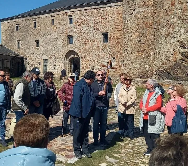 Foto 4 - 130 fieles del Arciprestazgo de Arga&ntilde;&aacute;n disfrutan de una convivencia en la Sierra de Francia