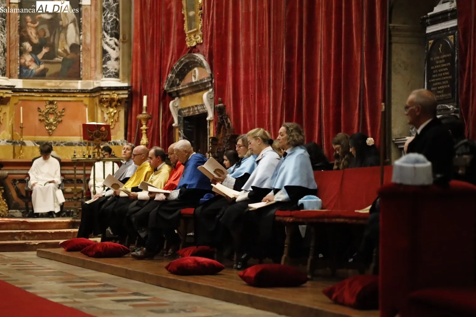 Liturgia de la Muerte del Señor en latín con Canto Gregoriano en la Capilla de la USAL. Fotos: David Sañudo