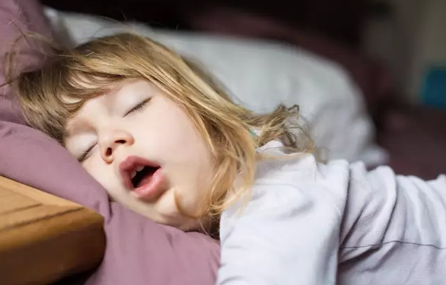 ¿Tu hijo ronca? Cuándo es normal y cuándo hay que ir al médico