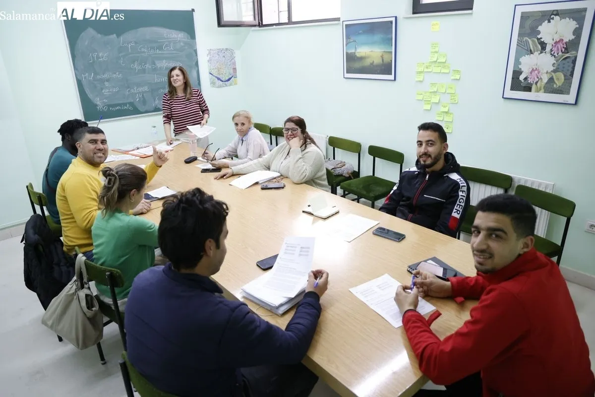 Una clase de español avanzo en Baraka, donde imparte clase Lupe 