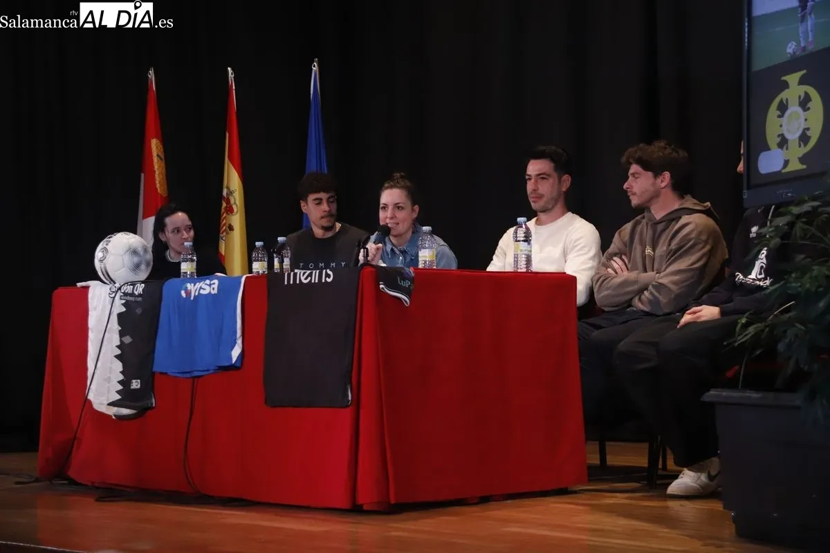Acto conjunto de Unionistas, Salamanca UDS y Avenida en el IES Fray Luis de León. Foto de Ángel Puma