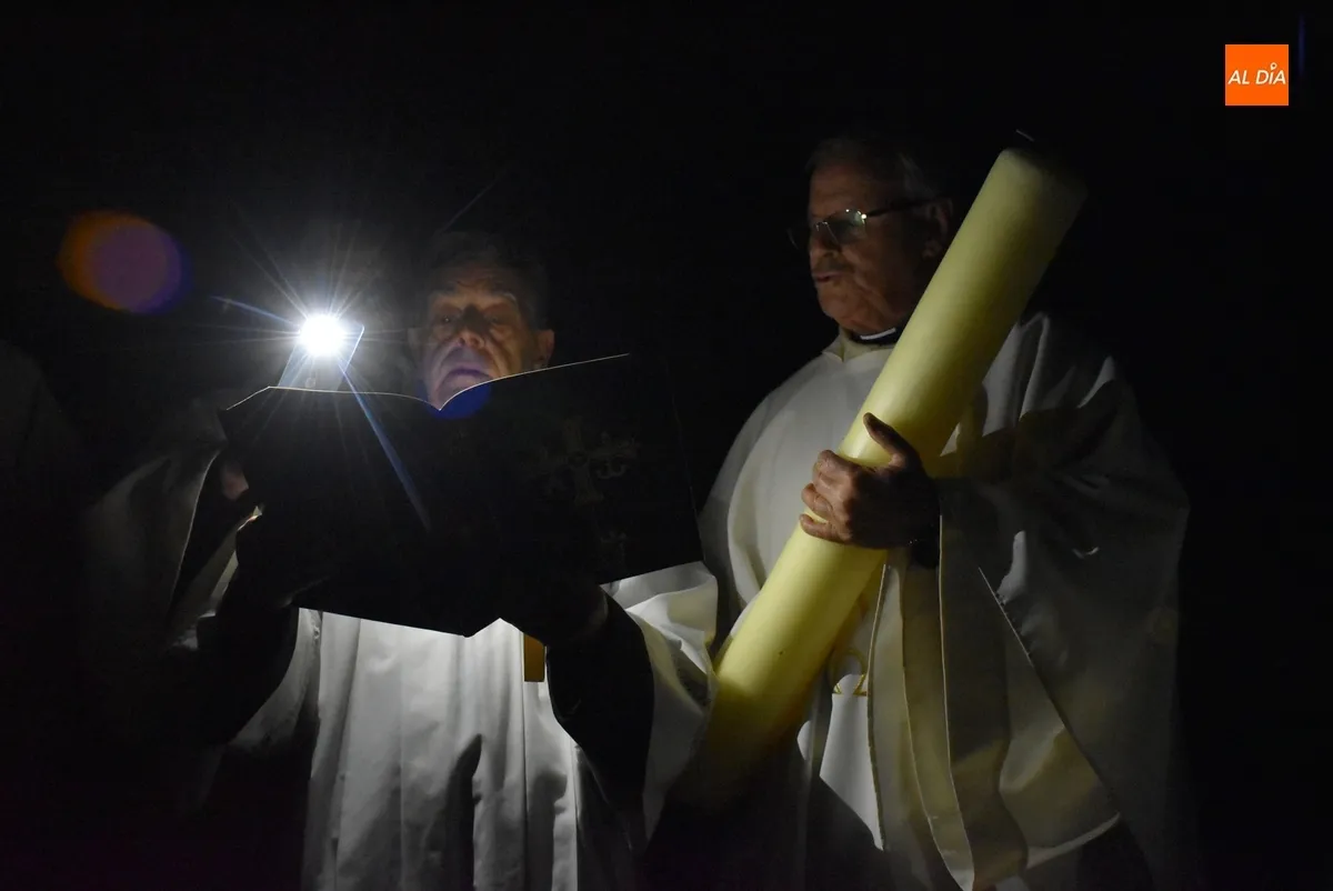 Foto 2 - Gran solemnidad en el inicio en la Catedral de la secuencia de vigilias pascuales