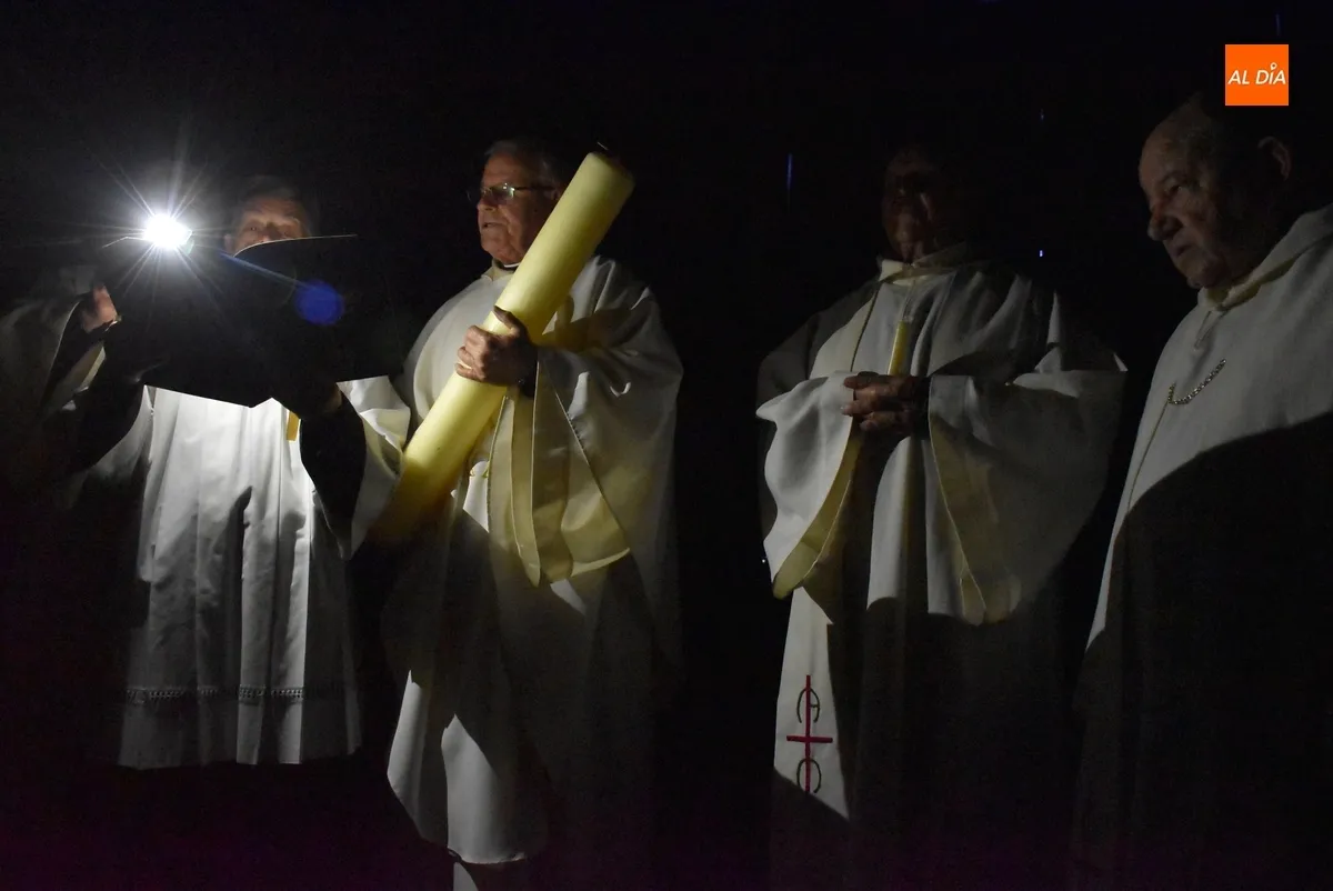 Foto 3 - Gran solemnidad en el inicio en la Catedral de la secuencia de vigilias pascuales