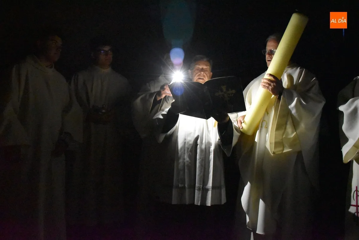 Foto 4 - Gran solemnidad en el inicio en la Catedral de la secuencia de vigilias pascuales