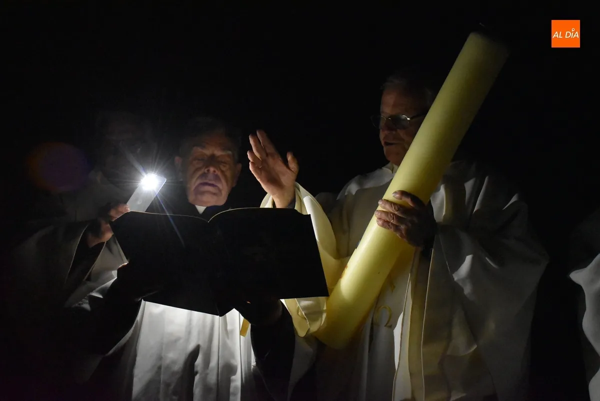 Foto 5 - Gran solemnidad en el inicio en la Catedral de la secuencia de vigilias pascuales