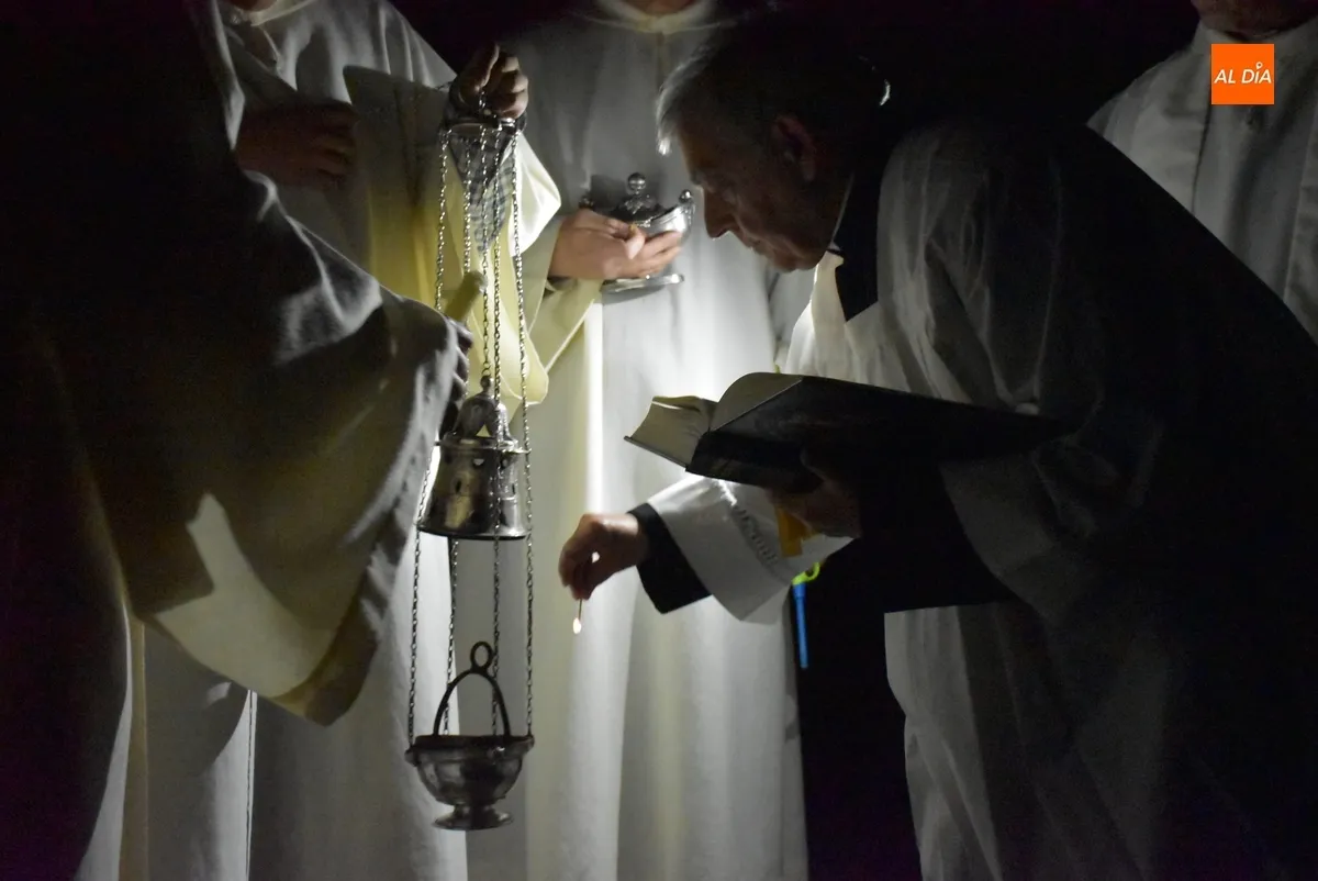Foto 7 - Gran solemnidad en el inicio en la Catedral de la secuencia de vigilias pascuales