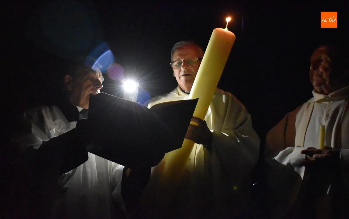 Foto 8 - Gran solemnidad en el inicio en la Catedral de la secuencia de vigilias pascuales