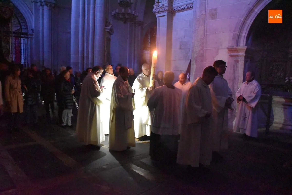 Foto 10 - Gran solemnidad en el inicio en la Catedral de la secuencia de vigilias pascuales