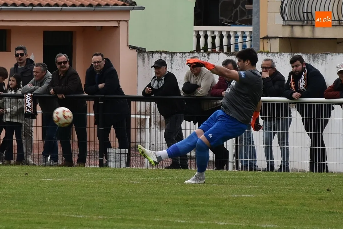 Foto 5 - Enorme partido sin premio del Senior del Ciudad Rodrigo ante el Mirand&eacute;s B
